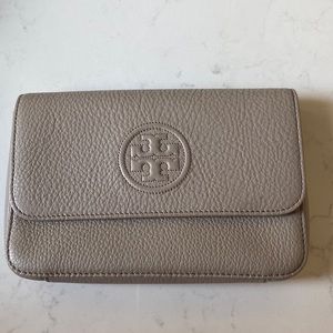 Tory Burch gray handbag with gold chain strap